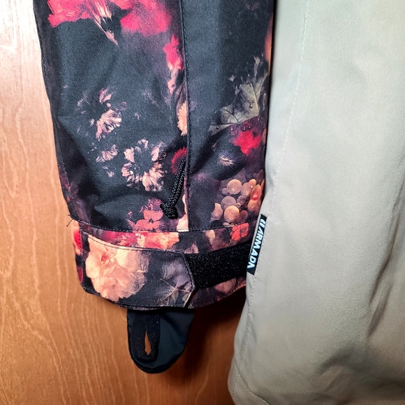 Armada Floral Gypsum Ski Waterproof Snowboard Jacket sz L Hooded - Picture 8 of 16